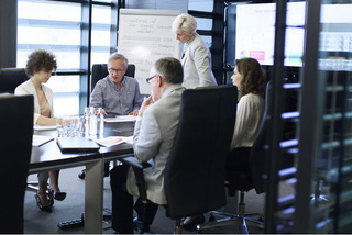 Get help from a commercial collection agency for flexible debt collection